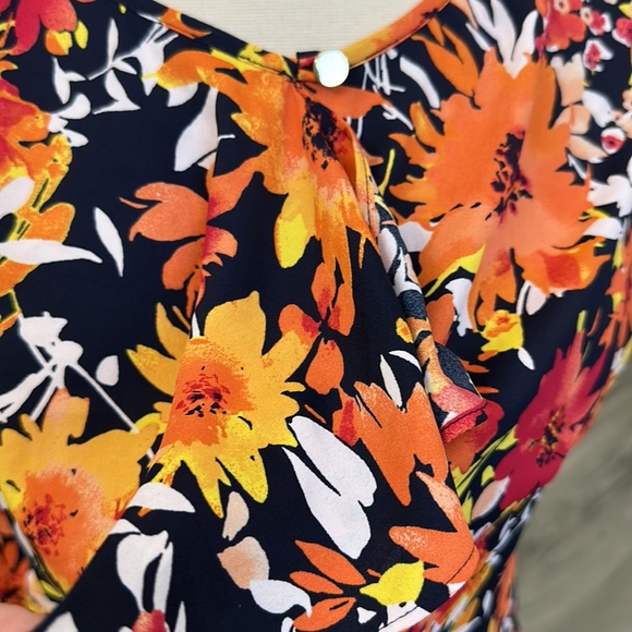 Beautiful Fall Orange Leaves Ladies V Neck Sleeveless Top w Gold Button - Picture 3 of 6